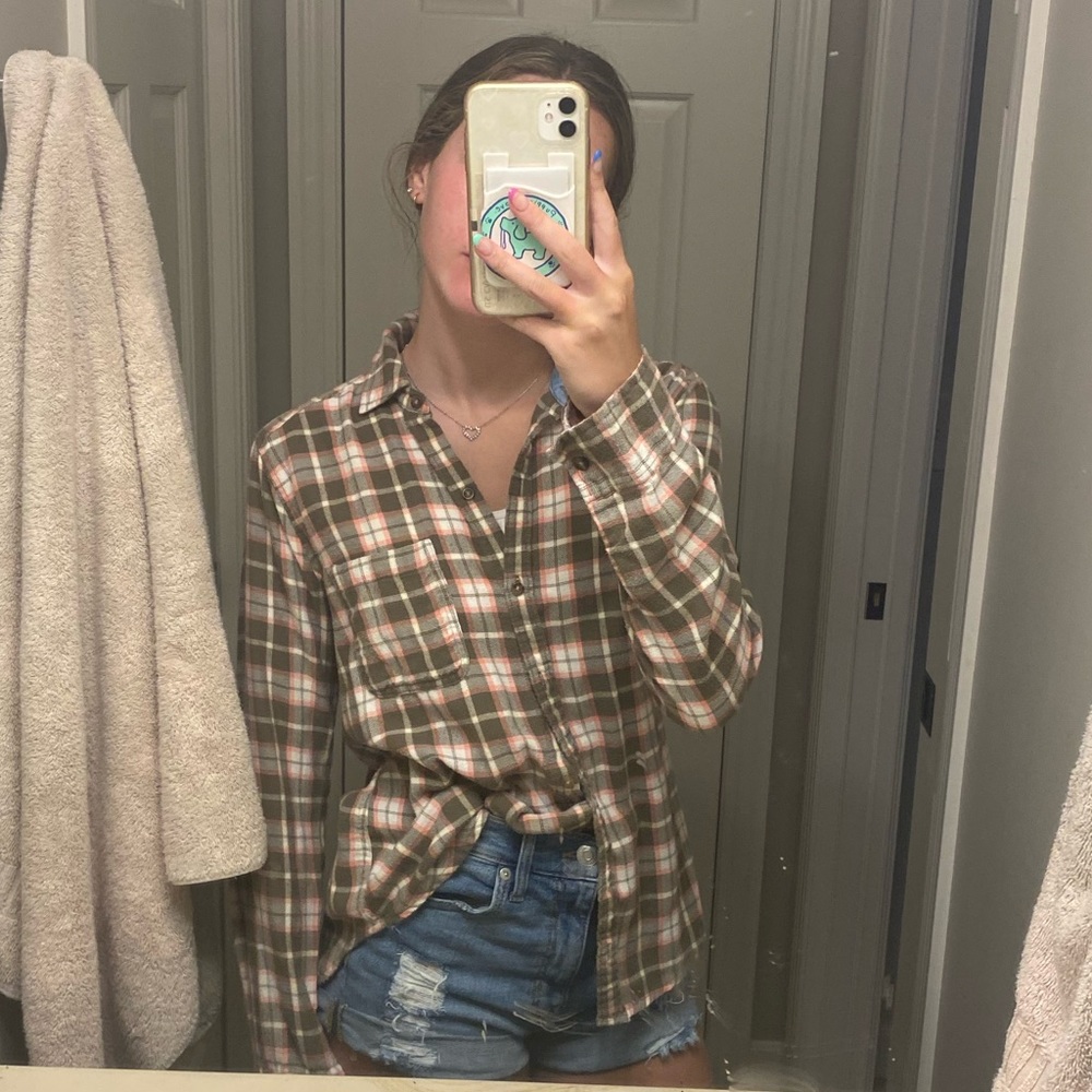 Hollister- flannel (button up)
